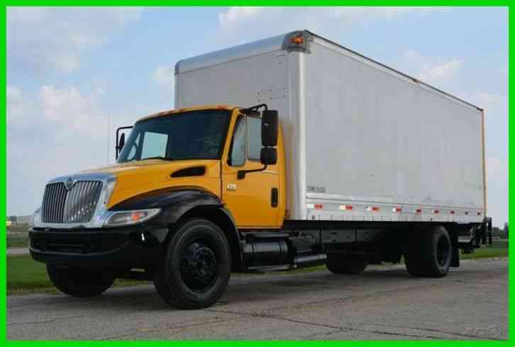 International 4300 DT466 24ft w/ Lift (2005)