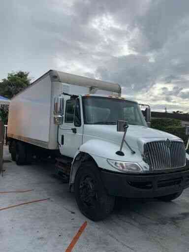 International 4400 box truck (2005)