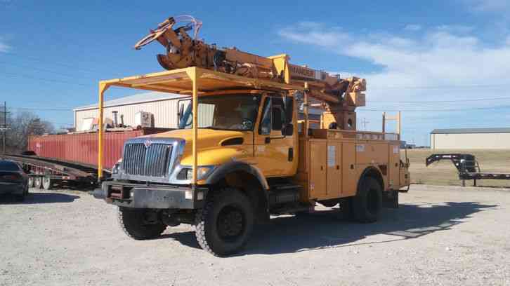 International 7300 4x4 Digger Derrick (2005)