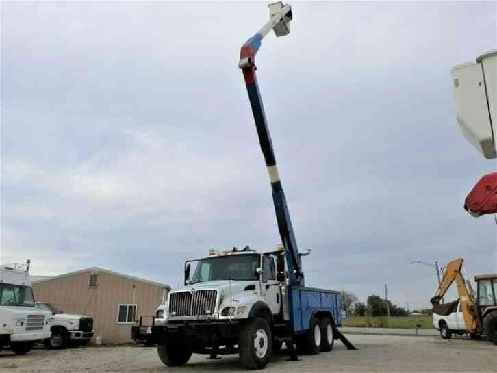 International 7400 61' Bucket Truck (2005)