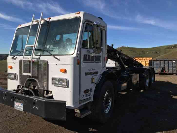 Peterbilt 320 (2005)