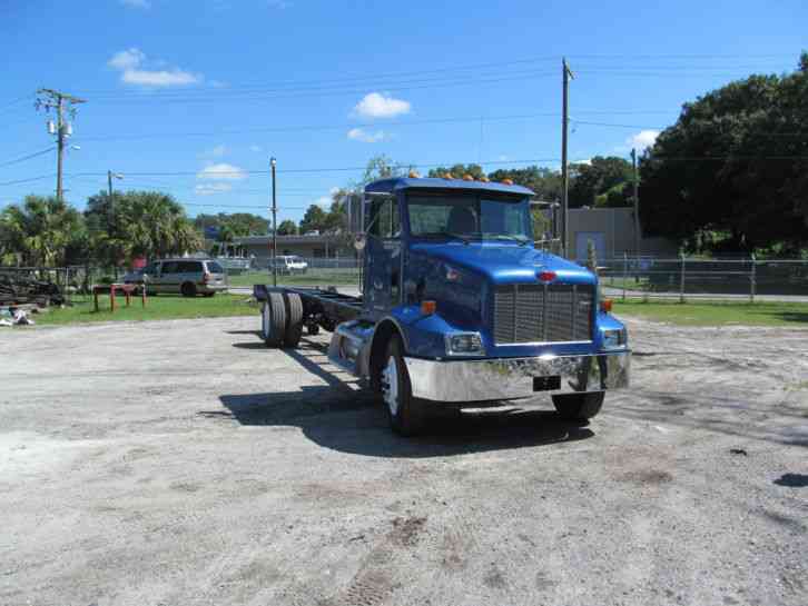 Peterbilt 330 (2005)