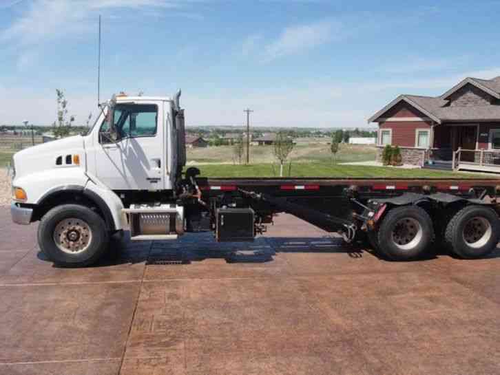 Sterling LT 9500 Roll Off Truck (2005)