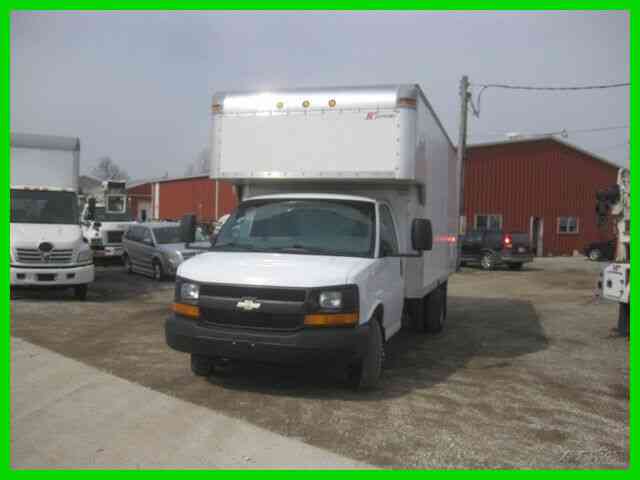 CHEVROLET 3500 EXPRESS 6. 0 DUAL REAL WHEELS WITH 17-1/2' VAN BODY WITH ATTIC AND WALK RAMP (2006)
