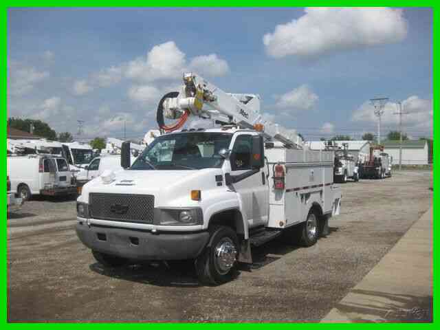 CHEVROLET C4500 6. 6L DURAMAX DIESEL AUTO WITH ALTEC 42 FOOT REACH BUCKET/BOOM (2006)