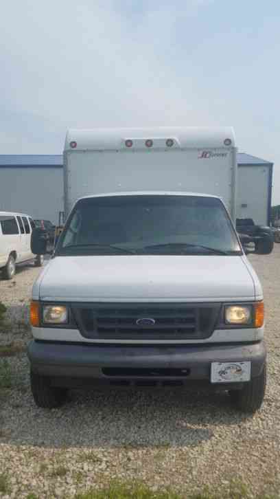 2006 Ford e350 van tire size