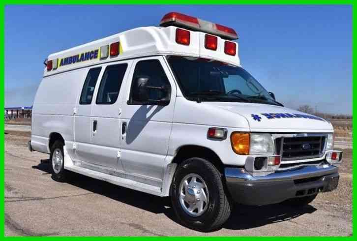 Ford E-350 Super Duty Ambulance (2006)
