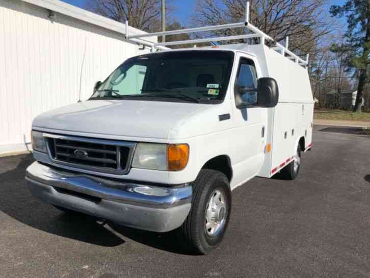 Ford E-350 (2006)