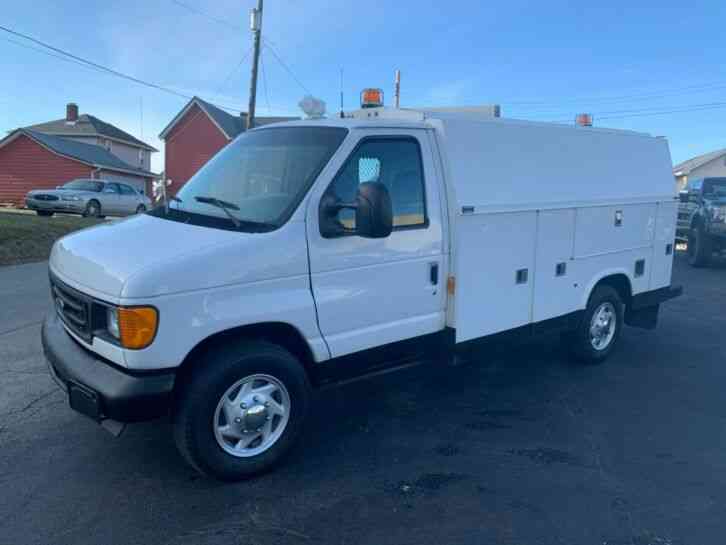 Ford E-350 WALK IN KUV UTILITY VAN SERVICE TRUCK (2006)