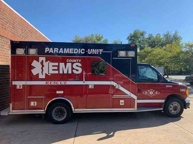 Ford E450 Ambulance, Diesel, Run/Drives great, Clean chassis, 1owner Government (2006)