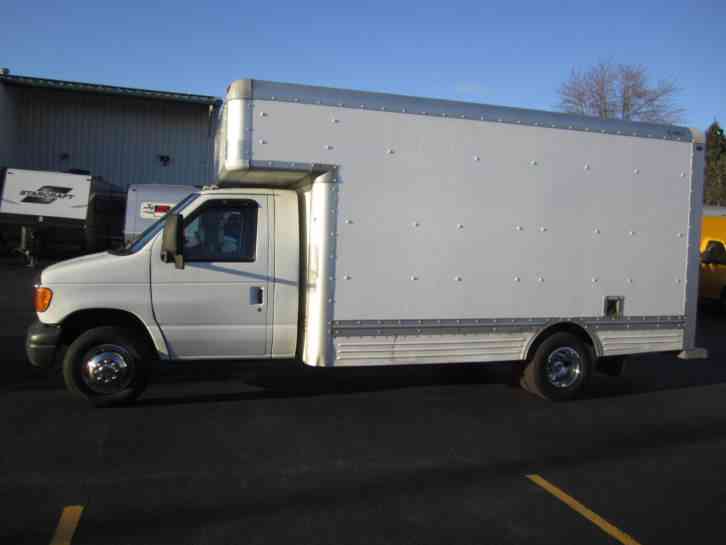 Ford Ford E450 with 14' Box (2006)