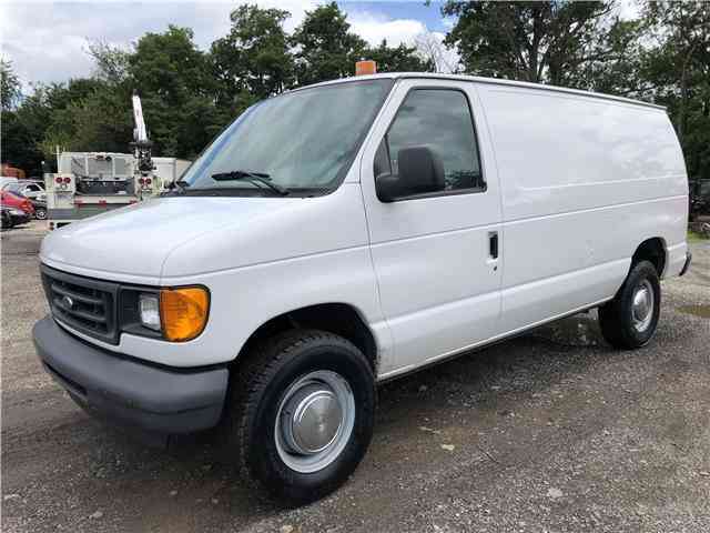 Ford Econoline Cargo Van -- (2006)