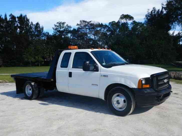 Ford Super Duty F-350 Ext Cab Flatbed Truck (2006)