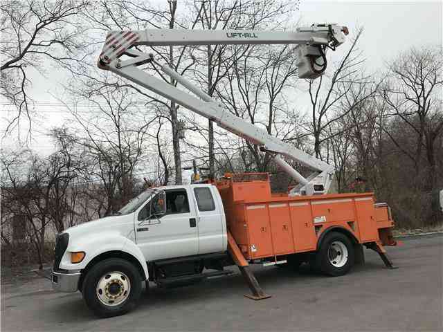 Ford Super Duty F-750 Straight Frame XL (2006)