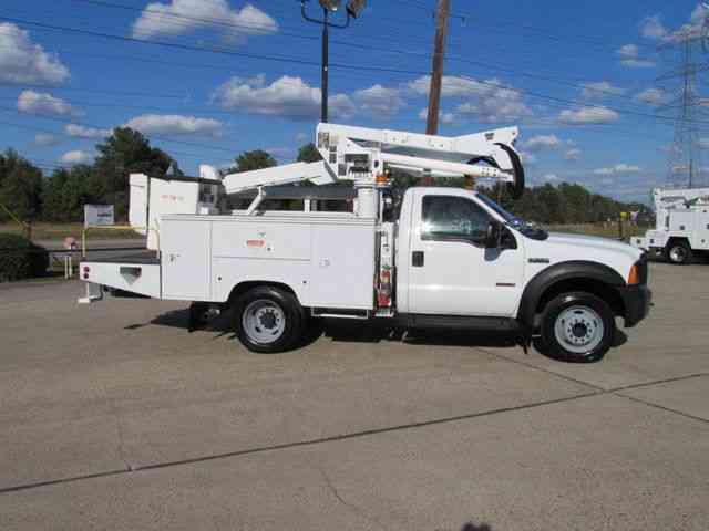 Ford F550 Bucket Truck (2006)