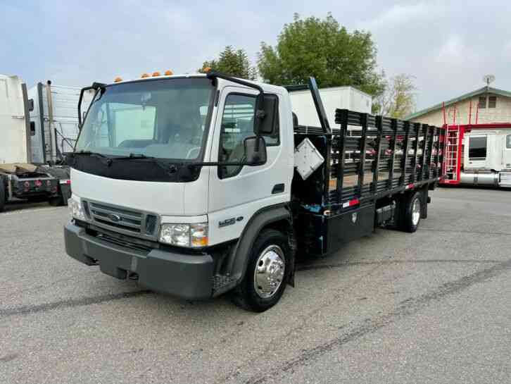 FORD LCF 4. 5L Diesel 20' Stake Bed Truck. LOW MILES !! (2006)