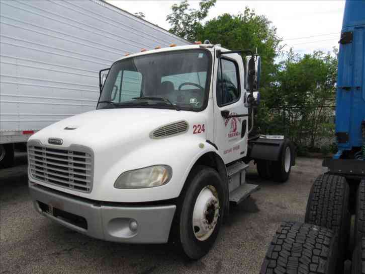 Freightliner M2-106 -- (2006)