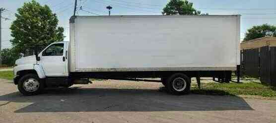 GMC 7500 24 Foot Box Truck No CDL Required (2006)