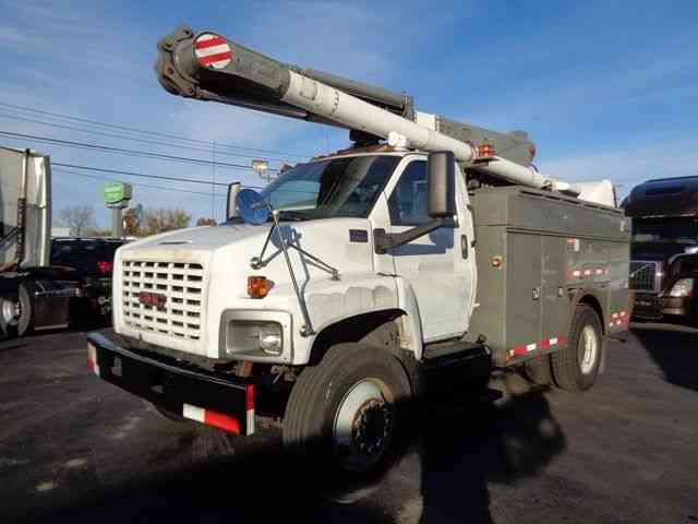 GMC 7500 BUCKET BOOM TRUCK (2006)