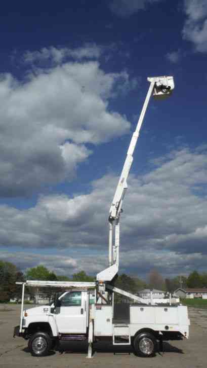 GMC C5500 4X4 BUCKET BOOM TRUCK DURAMAX TURBO DIESEL (2006)