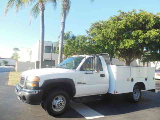 GMC 3500 Sierra 1 Ton Utility Truck Allison Trans (2006)