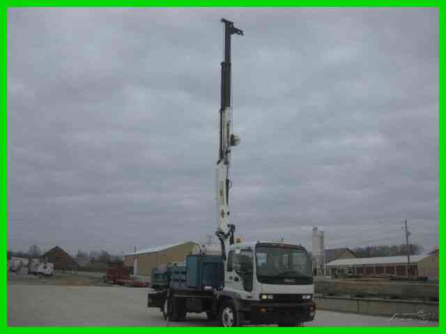 GMC T8500 7. 8L ISUZU 6 CYL TURBO DIESEL 6 SPEED ALLISON WITH IMT 11/76K2 CRANE WITH DUMP BED (2006)