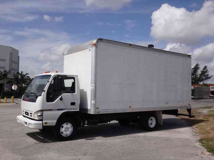 GMC W4500 Box Truck (2006)