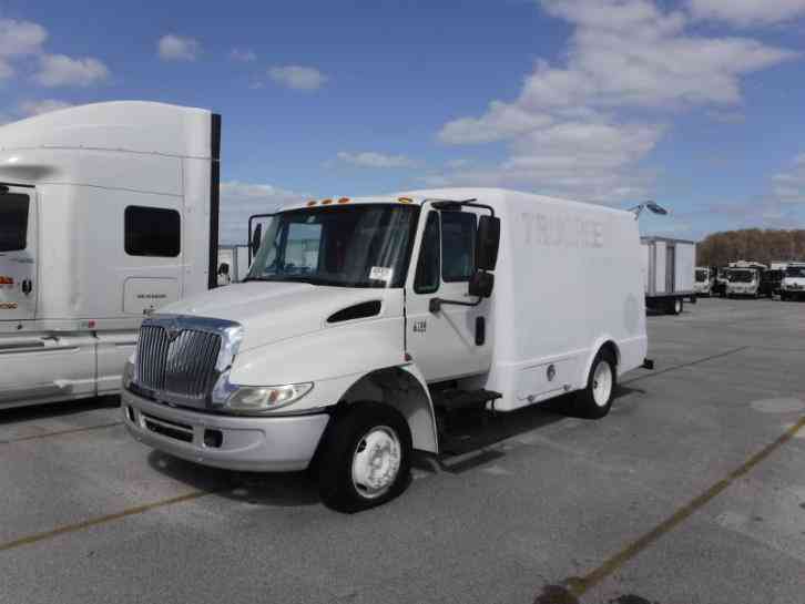 INTERNATIONAL 4200 LOW PROFILE (2006)