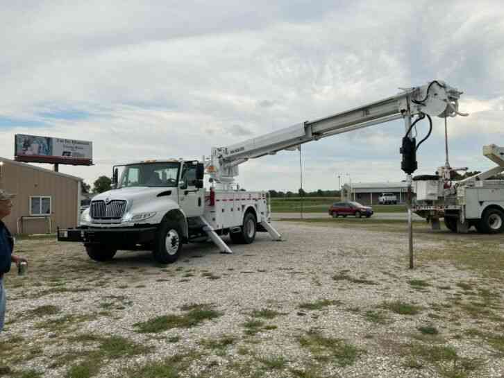 International 4400 Digger Derrick (2006)