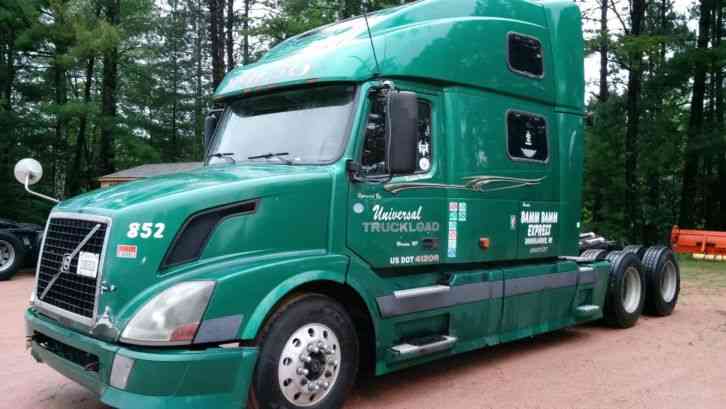 Volvo VNL 780 (2006) Sleeper Semi Trucks