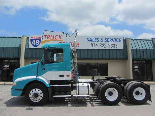 Volvo VNM64T -- (2006)