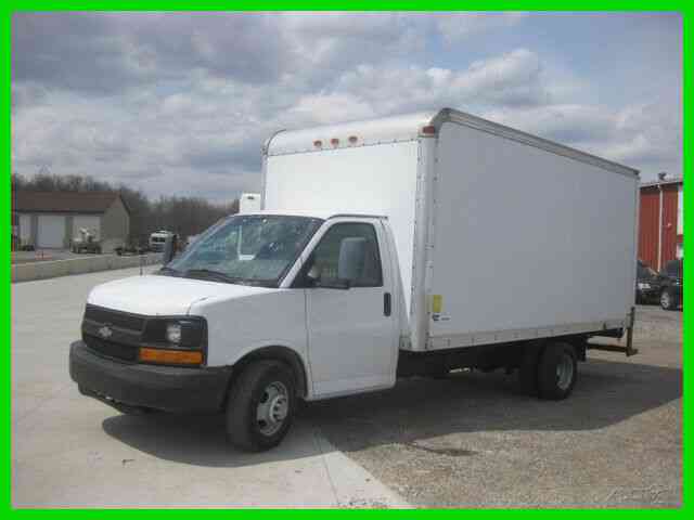 CHEVROLET 3500 6. 0 AUTO WITH 16' VAN BODY (2007)