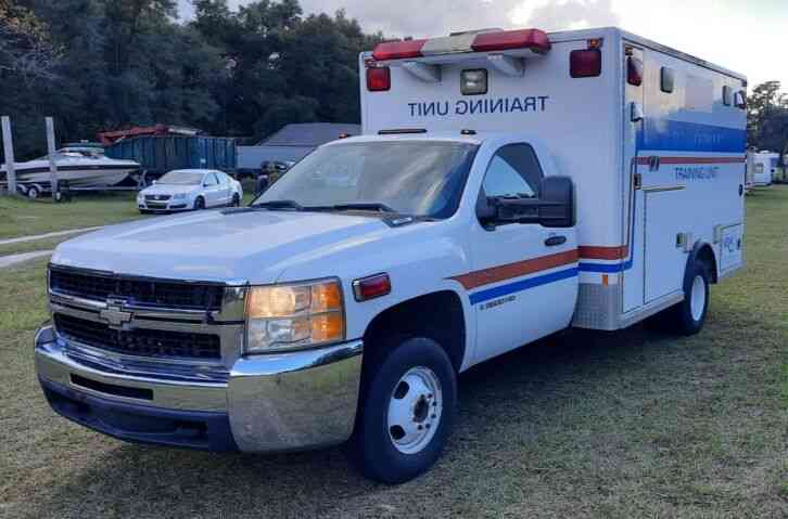 CHEVROLET 3500 Ambulance - CAMPULANCE - 6. 0L Gas - LOW LOW MILES (2007)