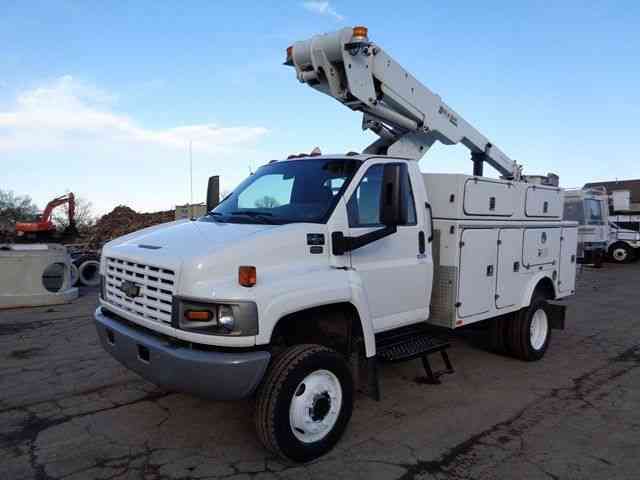 CHEVROLET C4500 4X4 4WD BUCKET BOOM TRUCK (2007)