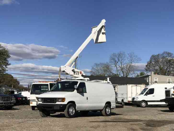 Ford Econoline Cargo Van Commercial (2007)