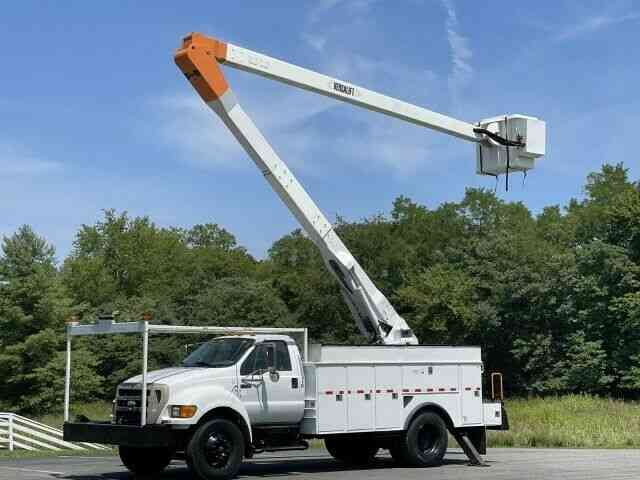 Ford F750 55' 2 Man Bucket Utility Truck Only 40K Miles 680 PTO Hours (2007)