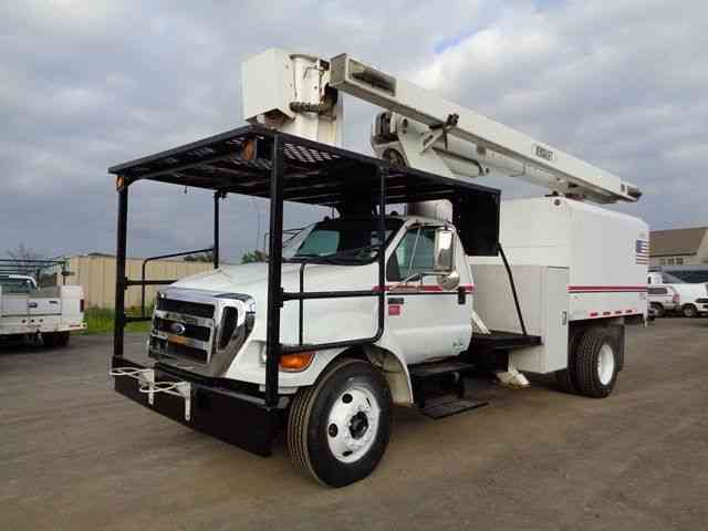 FORD F750 BUCKET BOOM CHIPPER DUMP TRUCK (2007)