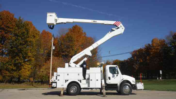 Freightliner M2-106 Bucket Truck (2007)