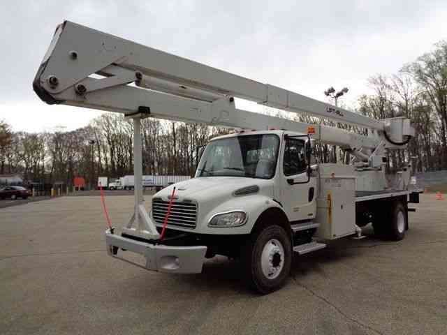 FREIGHTLINER M2 4X4 BUCKET BOOM TRUCK (2007)