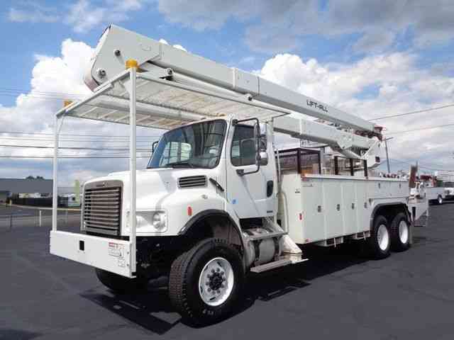 FREIGHTLINER M2 70' BUCKET BOOM TRUCK (2007)