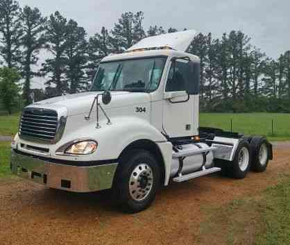 Freightliner COLUMBIA (CL120) TANDEM AXEL DAYCAB (2007)