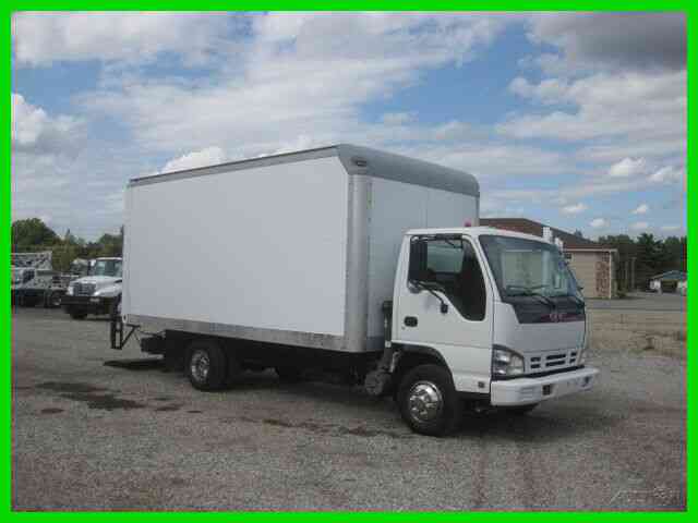 GMC W4500 5. 2L DIESEL AUTO AC WITH 16 FOOT VAN BOD WITH LIFTGATE (2007)