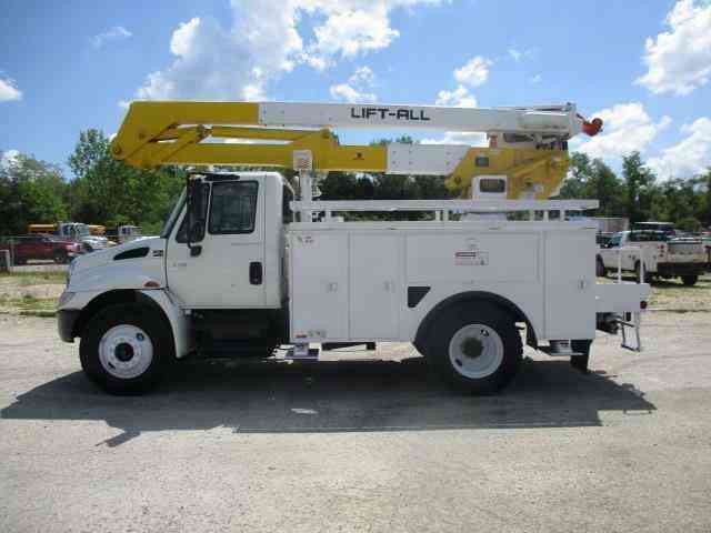 International 4300 47' Reach Bucket Truck - Mat. Handler (2007)