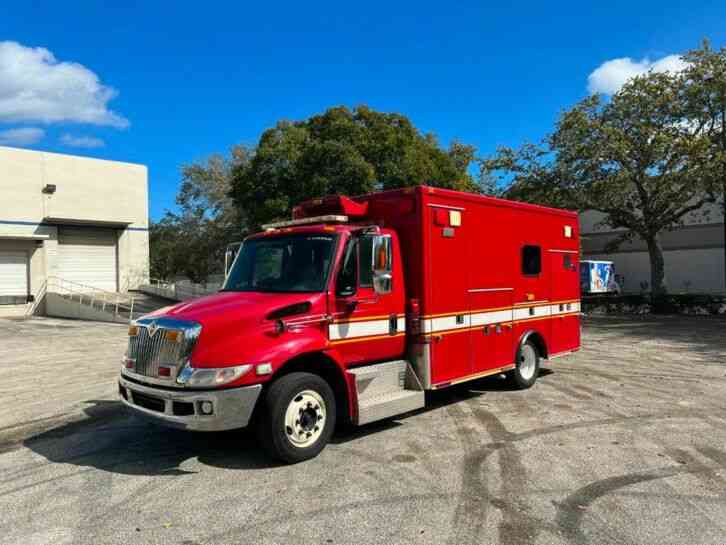 International 4300 Ambulance 7. 6L Diesel DT466 Passthrough Automatic Medtec (2007)