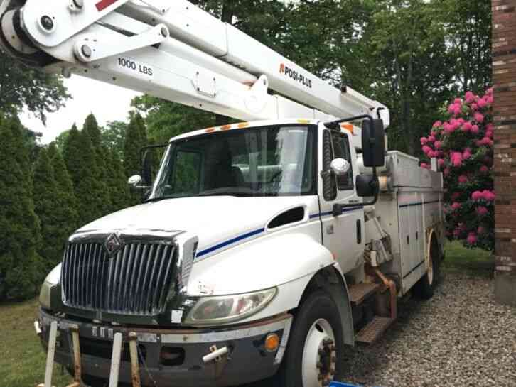 International 4300 60' Material Handler (2007)