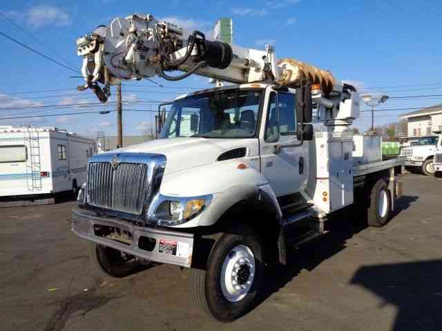 INTERNATIONAL 7300 4X4 DIGGER DERRICK TRUCK 4X4 DT466 DIESEL (2007)