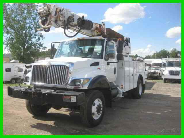 INTERNATIONAL 7300 4X4 (2007)