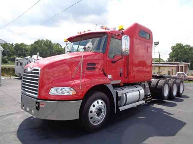 MACK CXN613 TRI AXLE HEAVY HAULER TRUCK (2007)