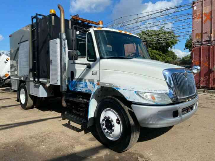 Sewer Equipment Of America 800-HPRTV ALW Jetter cctv inspection Truck (2007)