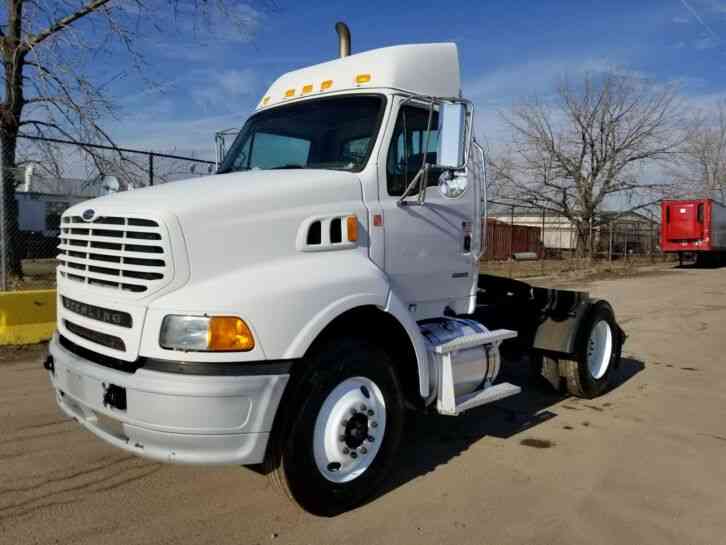 Sterling Freightliner Single Axle L8500 Day Cab 7 Speed K 151Miles (2007)